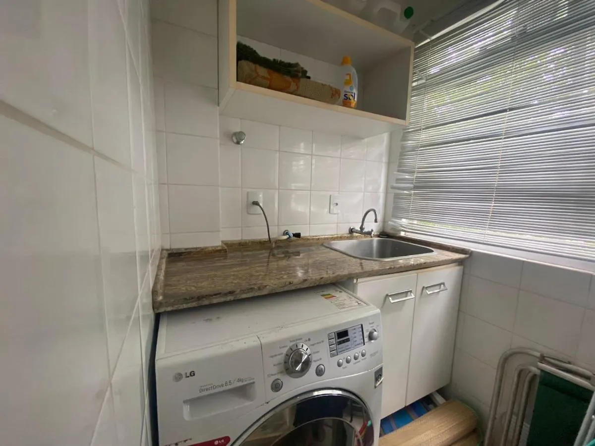318 - Apartamento 02 Dormitorios Com Piscina Bombinhas 0*,  Brazil
